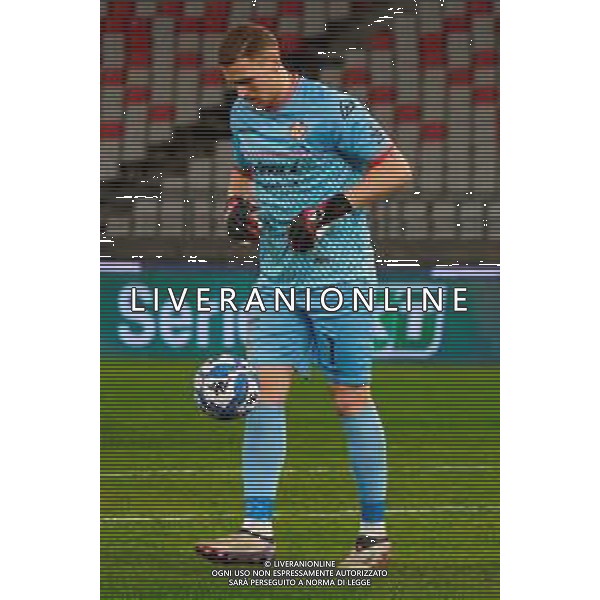 TVEM February 15, 2025 Bari, Italy - SSC Bari vs US Cremonese - Italian soccer serie B 2024/25 - San Nicola Stadium. In the pic: Andrea Fulignati of US Cremonese foto emmanuele mastodonato-ag aldo liverani sas