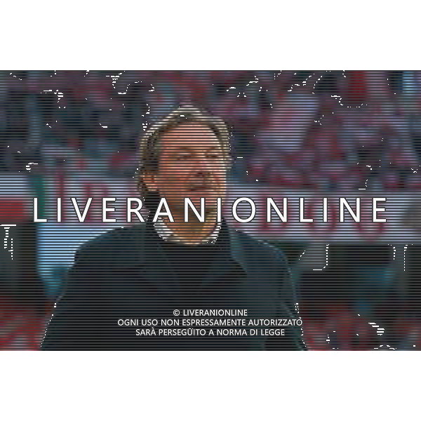 TVEM February 15, 2025 Bari, Italy - SSC Bari vs US Cremonese - Italian soccer serie B 2024/25 - San Nicola Stadium. In the pic: coach Giovanni Stroppa of US Cremonese foto emmanuele mastodonato-ag aldo liverani sas