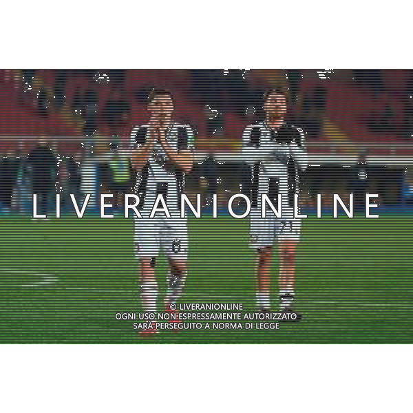 TVEM February 21, 2025 Lecce, Italy - US Lecce vs Udinese Calcio - Italian soccer serie A 2024/25 - Via Del Mare Stadium. In the pic: Oier Zarraga of Udinese Calcio and Iker Bravo of Udinese Calcio the US Lecce players applauds fans foto emmanuele mastrodonato-ag aldo liverani sas