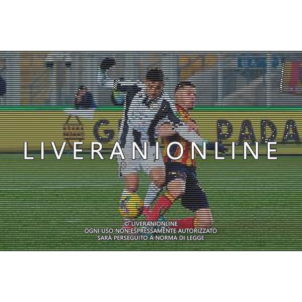 TVEM February 21, 2025 Lecce, Italy - US Lecce vs Udinese Calcio - Italian soccer serie A 2024/25 - Via Del Mare Stadium. In the pic: Alexis Sanchez of Udinese Calcio in action against Tete Morente of US Lecce foto emmanuele mastrodonato-ag aldo liverani sas