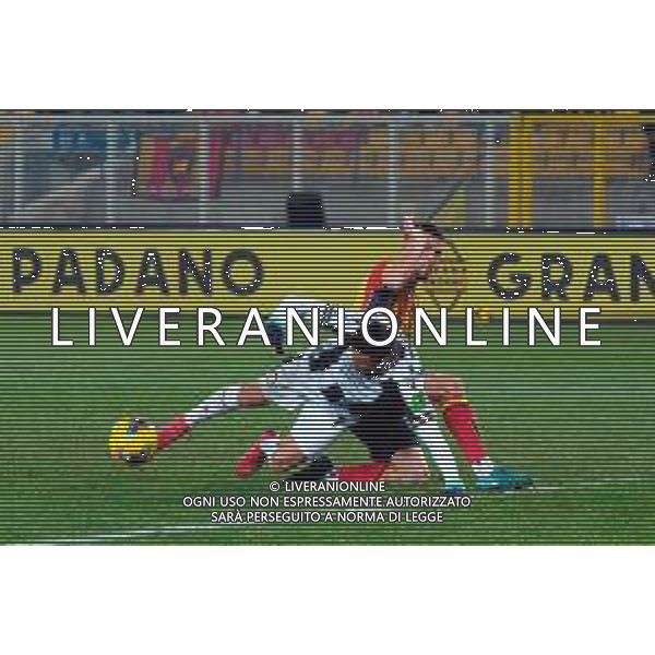 TVEM February 21, 2025 Lecce, Italy - US Lecce vs Udinese Calcio - Italian soccer serie A 2024/25 - Via Del Mare Stadium. In the pic: Alexis Sanchez of Udinese Calcio in action against Tete Morente of US Lecce foto emmanuele mastrodonato-ag aldo liverani sas