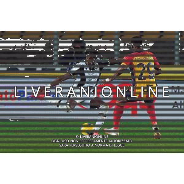 TVEM February 21, 2025 Lecce, Italy - US Lecce vs Udinese Calcio - Italian soccer serie A 2024/25 - Via Del Mare Stadium. In the pic: Hassane Kamara of Udinese Calcio in action against Lassana Coulibaly of US Lecce foto emmanuele mastrodonato-ag aldo liverani sas