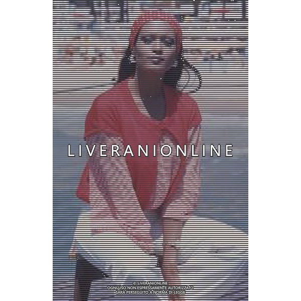DIAP-RETROSPETTIVA ZEUDI ARAYA ATTRICE NELLA FOTO ZEUDI ARAYA A CANNES NELL\'ANNO 1976 AG ALDO LIVERANI SAS