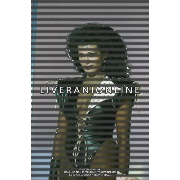 DIAP-RETROSPETTIVA ZEUDI ARAYA ATTRICE NELLA FOTO ZEUDI ARAYA NELL\'ANNO 1985 A MILANO AG ALDO LIVERANI SAS 