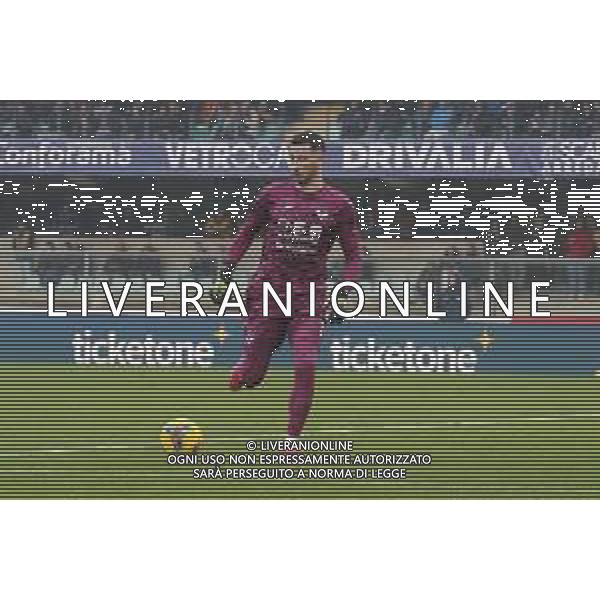 Lorenzo Montipo’ of Hellas Verona FC play the ball during Hellas Verona FC vs ACF Fiorentina, 26° Serie A Enilive 2024-25 game at Marcantonio Bentegodi stadium in Verona (VR), Italy, on February 23, 2025. (Photo by Davide Casentini)- AGENZIA ALDO LIVERANI SAS