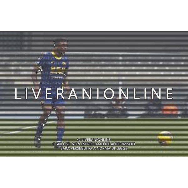 Jackson Tchatchoua of Hellas Verona FC play the ball during Hellas Verona FC vs ACF Fiorentina, 26° Serie A Enilive 2024-25 game at Marcantonio Bentegodi stadium in Verona (VR), Italy, on February 23, 2025. (Photo by Davide Casentini)- AGENZIA ALDO LIVERANI SAS