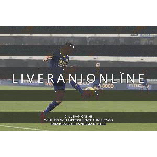 Davide Marco Faraoni of Hellas Verona play the ball during Hellas Verona FC vs ACF Fiorentina, 26° Serie A Enilive 2024-25 game at Marcantonio Bentegodi stadium in Verona (VR), Italy, on February 23, 2025. (Photo by Davide Casentini)- AGENZIA ALDO LIVERANI SAS