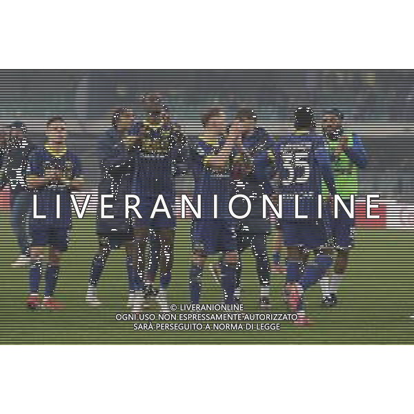 Hellas Verona players celebrate the victory at the end of Hellas Verona FC vs ACF Fiorentina, 26° Serie A Enilive 2024-25 game at Marcantonio Bentegodi stadium in Verona (VR), Italy, on February 23, 2025. (Photo by Davide Casentini)- AGENZIA ALDO LIVERANI SAS