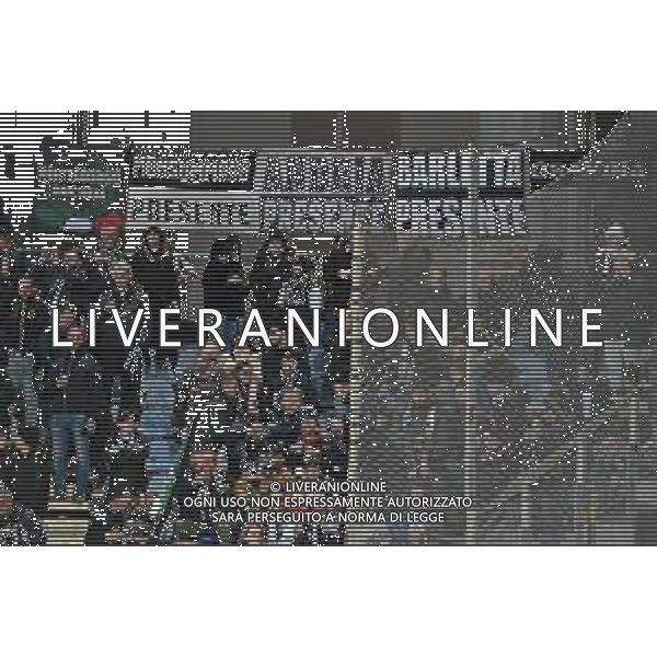 23-2-2025. Cagliari calcio-Juventus F.C., 26° giornata Serie A calcio Italia 2024/2025, stadio Unipol Domus Cagliari. Foto Salvatore Moi/Agenzia Aldo Liverani s.as. Nella foto: Tifosi Juventus nel settore ospiti dello stadio Unipol Domus. ©MOI SALVATORE - AGENZIA ALDO LIVERANI SAS