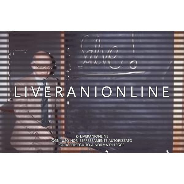 DIAP--RETROSPETTIVA ANTONIO LUBRANO GIORNALISTA E CONDUTTORE TELEVISIVO NELLA FOTO ANTONIO LUBRANO NELL\'ANNO 1990 CONDUTTORE TELEVISIVO“MI MANDA LUBRANO“ AG ALDO LIVERANI SAS 