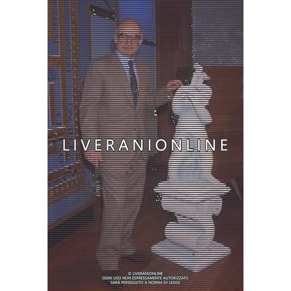 DIAP--RETROSPETTIVA ANTONIO LUBRANO GIORNALISTA E CONDUTTORE TELEVISIVO NELLA FOTO ANTONIO LUBRANO NELL\'ANNO 1990 CONDUTTORE TELEVISIVO“MI MANDA LUBRANO“ AG ALDO LIVERANI SAS 
