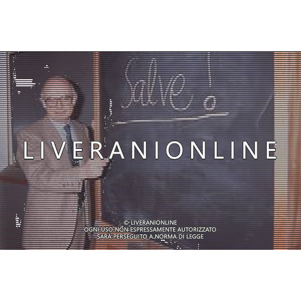 DIAP--RETROSPETTIVA ANTONIO LUBRANO GIORNALISTA E CONDUTTORE TELEVISIVO NELLA FOTO ANTONIO LUBRANO NELL\'ANNO 1990 CONDUTTORE TELEVISIVO“MI MANDA LUBRANO“ AG ALDO LIVERANI SAS 