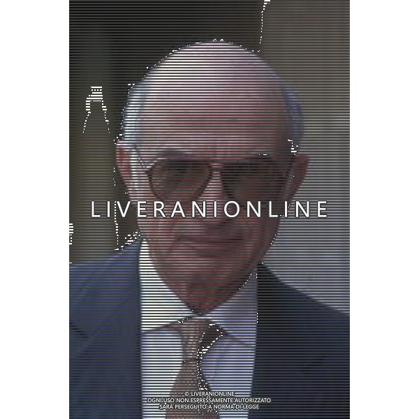 DIAP--RETROSPETTIVA ANTONIO LUBRANO GIORNALISTA E CONDUTTORE TELEVISIVO NELLA FOTO ANTONIO LUBRANO NELL\'ANNO 1990 CONDUTTORE TELEVISIVO“MI MANDA LUBRANO“ AG ALDO LIVERANI SAS 