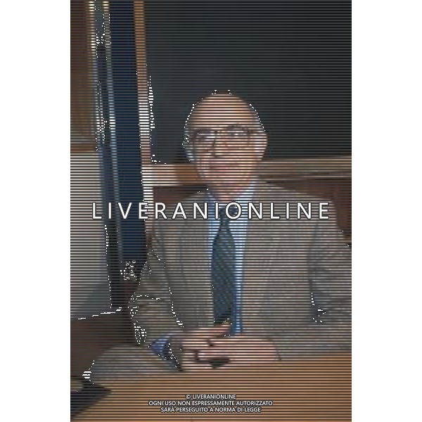 DIAP--RETROSPETTIVA ANTONIO LUBRANO GIORNALISTA E CONDUTTORE TELEVISIVO NELLA FOTO ANTONIO LUBRANO NELL\'ANNO 1990 CONDUTTORE TELEVISIVO“MI MANDA LUBRANO“ AG ALDO LIVERANI SAS 