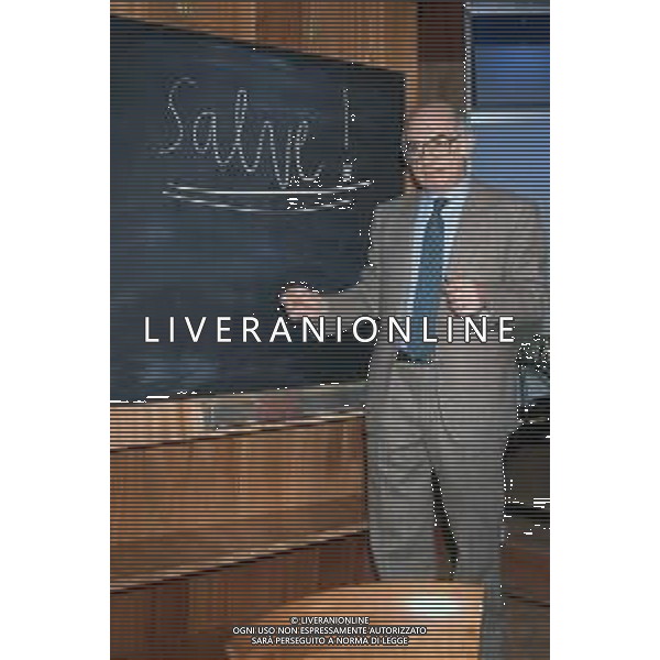 DIAP--RETROSPETTIVA ANTONIO LUBRANO GIORNALISTA E CONDUTTORE TELEVISIVO NELLA FOTO ANTONIO LUBRANO NELL\'ANNO 1990 CONDUTTORE TELEVISIVO“MI MANDA LUBRANO“ AG ALDO LIVERANI SAS 