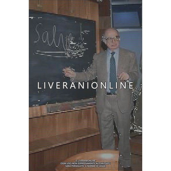DIAP--RETROSPETTIVA ANTONIO LUBRANO GIORNALISTA E CONDUTTORE TELEVISIVO NELLA FOTO ANTONIO LUBRANO NELL\'ANNO 1990 CONDUTTORE TELEVISIVO“MI MANDA LUBRANO“ AG ALDO LIVERANI SAS 