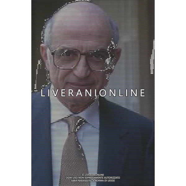 DIAP--RETROSPETTIVA ANTONIO LUBRANO GIORNALISTA E CONDUTTORE TELEVISIVO NELLA FOTO ANTONIO LUBRANO NELL\'ANNO 1990 CONDUTTORE TELEVISIVO“MI MANDA LUBRANO“ AG ALDO LIVERANI SAS 