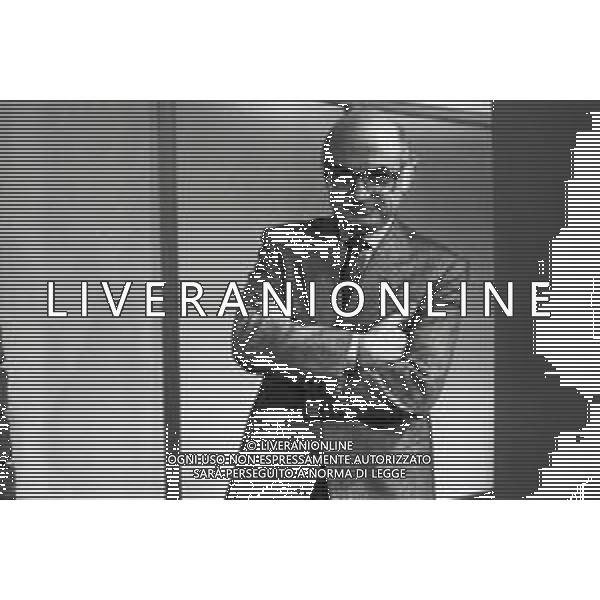 NEG--RETROSPETTIVA ANTONIO LUBRANO GIORNALISTA E CONDUTTORE TELEVISIVO NELLA FOTO ANTONIO LUBRANO NELL\'ANNO 1990 CONDUTTORE TELEVISIVO“MI MANDA LUBRANO“ AG ALDO LIVERANI SAS 