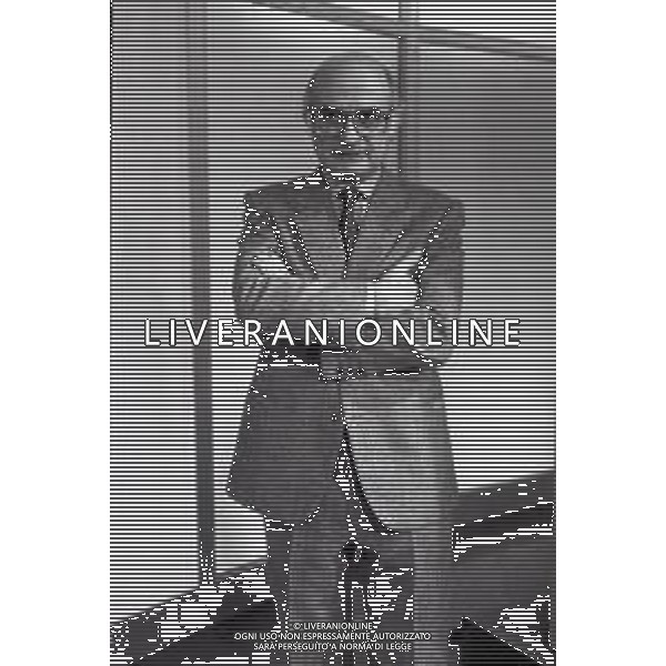 NEG--RETROSPETTIVA ANTONIO LUBRANO GIORNALISTA E CONDUTTORE TELEVISIVO NELLA FOTO ANTONIO LUBRANO NELL\'ANNO 1990 CONDUTTORE TELEVISIVO“MI MANDA LUBRANO“ AG ALDO LIVERANI SAS 