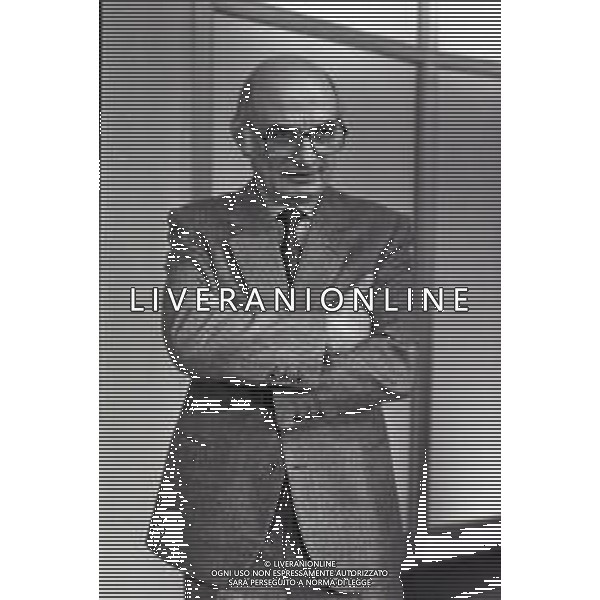 NEG--RETROSPETTIVA ANTONIO LUBRANO GIORNALISTA E CONDUTTORE TELEVISIVO NELLA FOTO ANTONIO LUBRANO NELL\'ANNO 1990 CONDUTTORE TELEVISIVO“MI MANDA LUBRANO“ AG ALDO LIVERANI SAS 