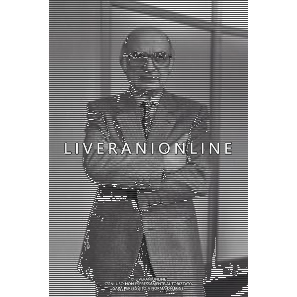 NEG--RETROSPETTIVA ANTONIO LUBRANO GIORNALISTA E CONDUTTORE TELEVISIVO NELLA FOTO ANTONIO LUBRANO NELL\'ANNO 1990 CONDUTTORE TELEVISIVO“MI MANDA LUBRANO“ AG ALDO LIVERANI SAS 