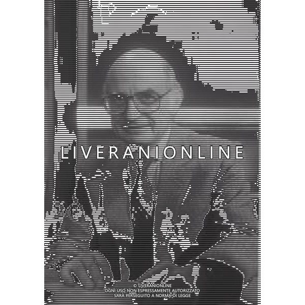 NEG--RETROSPETTIVA ANTONIO LUBRANO GIORNALISTA E CONDUTTORE TELEVISIVO NELLA FOTO ANTONIO LUBRANO NELL\'ANNO 1990 CONDUTTORE TELEVISIVO“MI MANDA LUBRANO“ AG ALDO LIVERANI SAS 