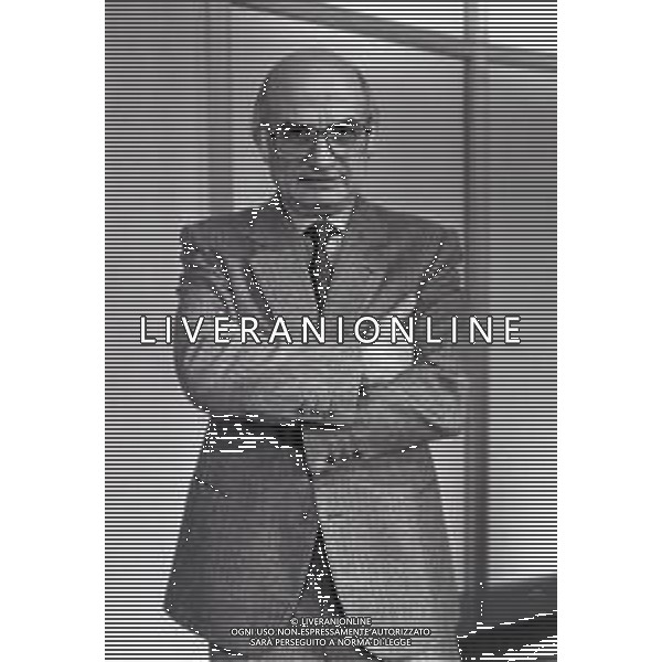 NEG--RETROSPETTIVA ANTONIO LUBRANO GIORNALISTA E CONDUTTORE TELEVISIVO NELLA FOTO ANTONIO LUBRANO NELL\'ANNO 1990 CONDUTTORE TELEVISIVO“MI MANDA LUBRANO“ AG ALDO LIVERANI SAS 