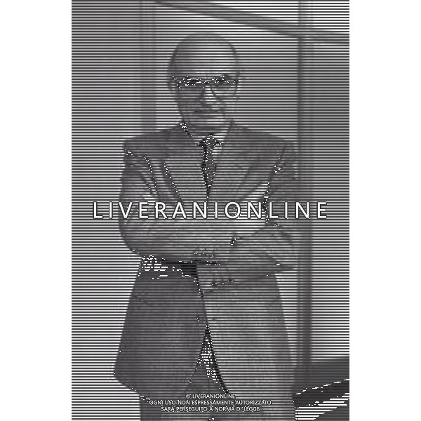 NEG--RETROSPETTIVA ANTONIO LUBRANO GIORNALISTA E CONDUTTORE TELEVISIVO NELLA FOTO ANTONIO LUBRANO NELL\'ANNO 1990 CONDUTTORE TELEVISIVO“MI MANDA LUBRANO“ AG ALDO LIVERANI SAS 