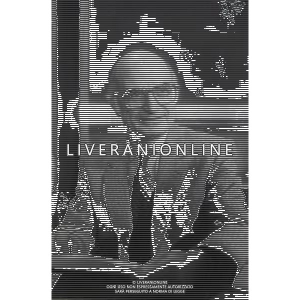 NEG--RETROSPETTIVA ANTONIO LUBRANO GIORNALISTA E CONDUTTORE TELEVISIVO NELLA FOTO ANTONIO LUBRANO NELL\'ANNO 1990 CONDUTTORE TELEVISIVO“MI MANDA LUBRANO“ AG ALDO LIVERANI SAS 