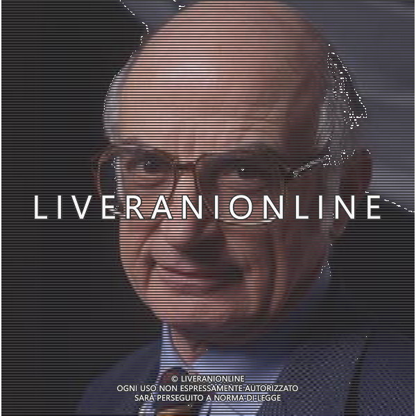 DIAP- RETROSPETTIVA ANTONIO LUBRANO GIORNALISTA E CONDUTTORE TELEVISIVO NELLA FOTO ANTONIO LUBRANO CONDUTTORE TELEVISIVO  AG THEMA-AG ALDO LIVERANI SAS 