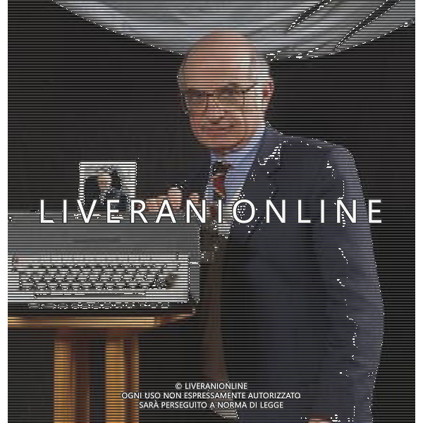 DIAP- RETROSPETTIVA ANTONIO LUBRANO GIORNALISTA E CONDUTTORE TELEVISIVO NELLA FOTO ANTONIO LUBRANO CONDUTTORE TELEVISIVO  AG THEMA-AG ALDO LIVERANI SAS 