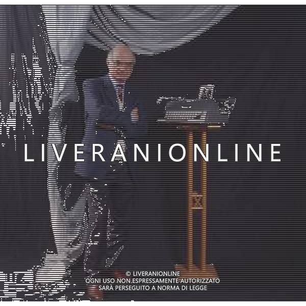 DIAP- RETROSPETTIVA ANTONIO LUBRANO GIORNALISTA E CONDUTTORE TELEVISIVO NELLA FOTO ANTONIO LUBRANO CONDUTTORE TELEVISIVO  AG THEMA-AG ALDO LIVERANI SAS 