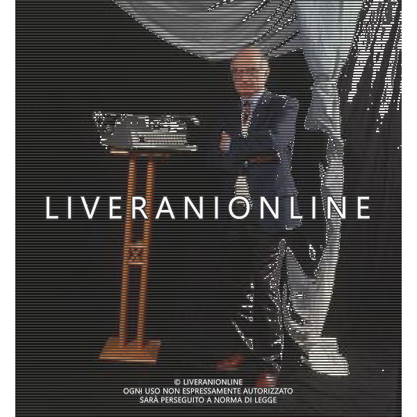 DIAP- RETROSPETTIVA ANTONIO LUBRANO GIORNALISTA E CONDUTTORE TELEVISIVO NELLA FOTO ANTONIO LUBRANO CONDUTTORE TELEVISIVO  AG THEMA-AG ALDO LIVERANI SAS 