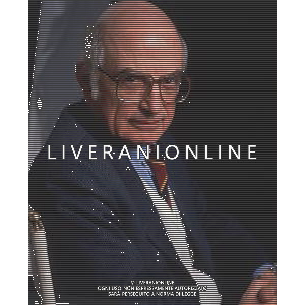 DIAP- RETROSPETTIVA ANTONIO LUBRANO GIORNALISTA E CONDUTTORE TELEVISIVO NELLA FOTO ANTONIO LUBRANO CONDUTTORE TELEVISIVO  AG THEMA-AG ALDO LIVERANI SAS 