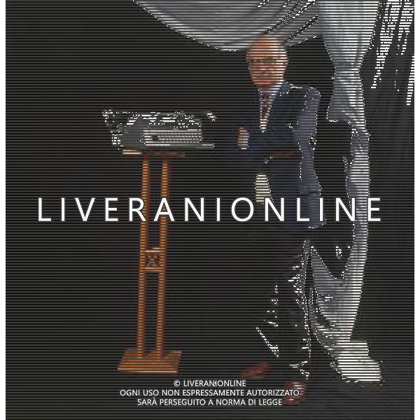 DIAP- RETROSPETTIVA ANTONIO LUBRANO GIORNALISTA E CONDUTTORE TELEVISIVO NELLA FOTO ANTONIO LUBRANO CONDUTTORE TELEVISIVO  AG THEMA-AG ALDO LIVERANI SAS 