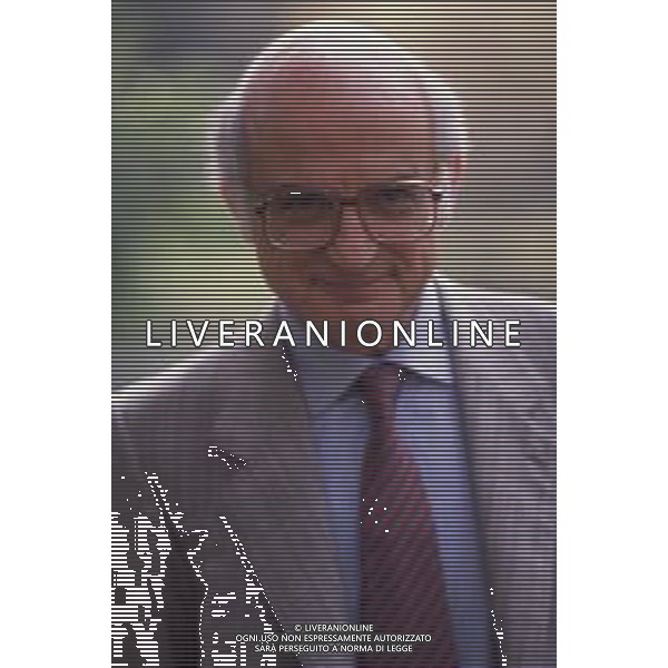 DIAP--RETROSPETTIVA ANTONIO LUBRANO GIORNALISTA E CONDUTTORE TELEVISIVO NELLA FOTO ANTONIO LUBRANO CONDUTTORE TELEVISIVO CON IL FIGLIO EDORDO AG ALDO LIVERANI SAS 