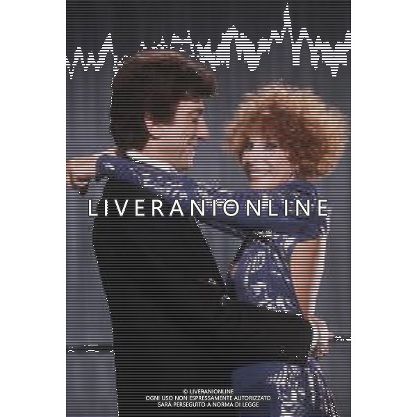 DIA- RETROSPETTIVA ORNELLA VANONI CANTANTE NELLA FOTO ORNELLA VANONI NELL’ANNO 1986 CON GIGI PROIETTI ©DFP - AG ALDO LIVERANI SAS