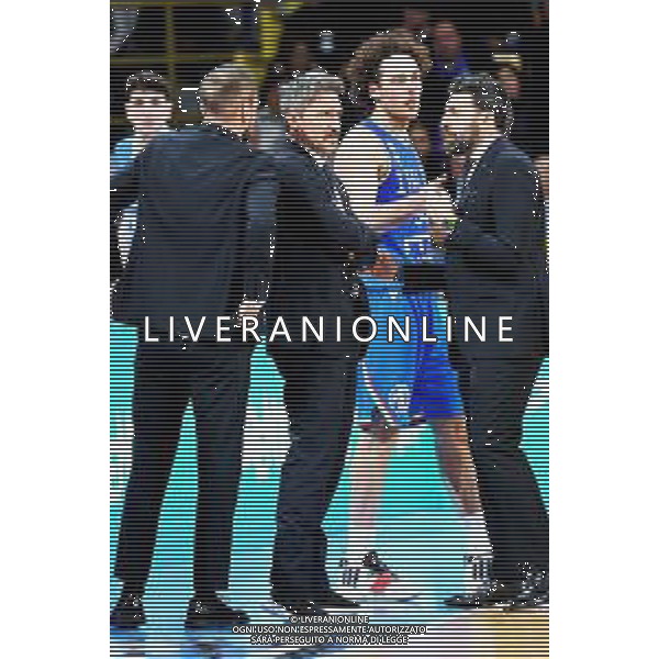 Reggio Calabria 23/02/2025 PalaCalafiore. Qualificazioni EuroBasket 2025 Italia vs Ungheria. In foto il Coach dell\'italia Gianmarco Pozzecco a colloquio con sul staff Foto Pasquale Garreffa/Agenzia Liverani Sas AGENZIA ALDO LIVERANI SAS