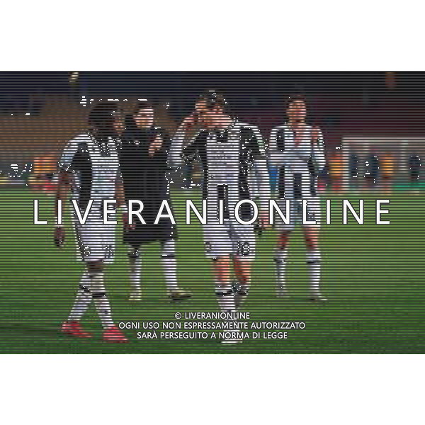 TVEM February 21, 2025 Lecce, Italy - US Lecce vs Udinese Calcio - Italian soccer serie A 2024/25 - Via Del Mare Stadium. In the pic: Florian Thauvin of Udinese Calcio and Hassane Kamara of Udinese Calcio foto emmanuele mastrodonato-ag aldo liverani sas