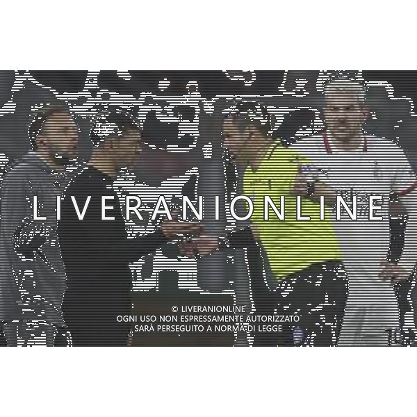 arbitro - the Referee Maurizio Mariani speaks to Sergio Conceicao Head Coach of AC Milan during Bologna BFC vs AC Milan, 9° Serie A Enilive 2024-25 game at Renato Dall\'Ara stadium in Bologna (BO), Italy, on February 27, 2025. (Photo by Davide Casentini)- AGENZIA ALDO LIVERANI SAS