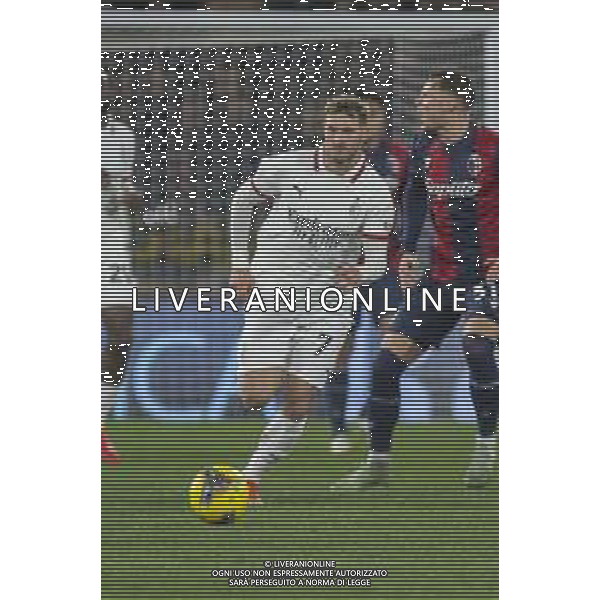 Santiago Gimenez of AC Milan play the ball during Bologna BFC vs AC Milan, 9° Serie A Enilive 2024-25 game at Renato Dall\'Ara stadium in Bologna (BO), Italy, on February 27, 2025. (Photo by Davide Casentini)- AGENZIA ALDO LIVERANI SAS