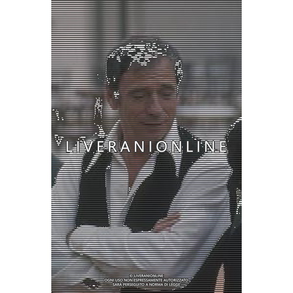 DIAP-RETROSPETTIVA YVES MONTAND ATTORE NELLA FOTO YVES MONTAND NELL\'ANNO 1973 GIOCA A BOCCE POINT SAINT PAUL DE VENCE AG ALDO LIVERANI SAS 