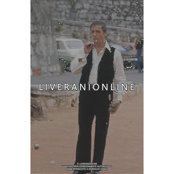 DIAP-RETROSPETTIVA YVES MONTAND ATTORE NELLA FOTO YVES MONTAND NELL\'ANNO 1973 GIOCA A BOCCE POINT SAINT PAUL DE VENCE AG ALDO LIVERANI SAS 