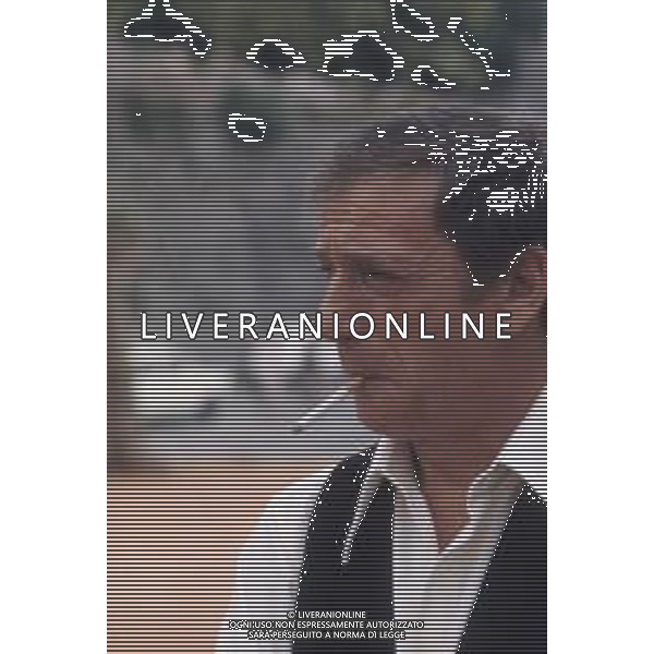 DIAP-RETROSPETTIVA YVES MONTAND ATTORE NELLA FOTO YVES MONTAND NELL\'ANNO 1973 GIOCA A BOCCE POINT SAINT PAUL DE VENCE AG ALDO LIVERANI SAS 