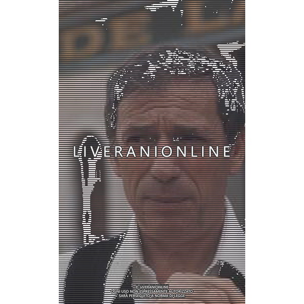 DIAP-RETROSPETTIVA YVES MONTAND ATTORE NELLA FOTO YVES MONTAND NELL\'ANNO 1973 GIOCA A BOCCE POINT SAINT PAUL DE VENCE AG ALDO LIVERANI SAS 