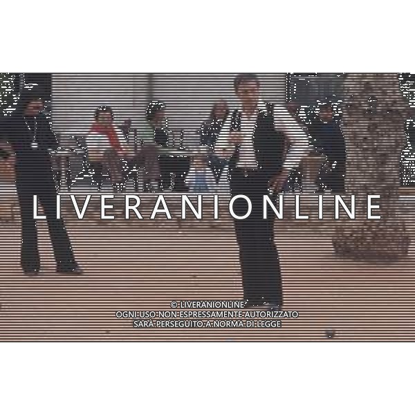 DIAP-RETROSPETTIVA YVES MONTAND ATTORE NELLA FOTO YVES MONTAND NELL\'ANNO 1973 GIOCA A BOCCE POINT SAINT PAUL DE VENCE AG ALDO LIVERANI SAS 