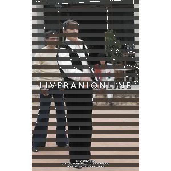 DIAP-RETROSPETTIVA YVES MONTAND ATTORE NELLA FOTO YVES MONTAND NELL\'ANNO 1973 GIOCA A BOCCE POINT SAINT PAUL DE VENCE AG ALDO LIVERANI SAS 