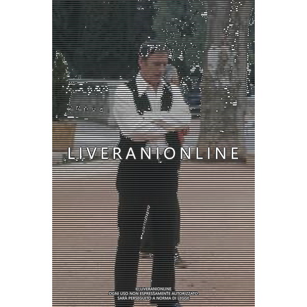 DIAP-RETROSPETTIVA YVES MONTAND ATTORE NELLA FOTO YVES MONTAND NELL\'ANNO 1973 GIOCA A BOCCE POINT SAINT PAUL DE VENCE AG ALDO LIVERANI SAS 