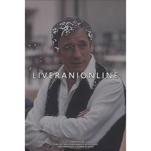 DIAP-RETROSPETTIVA YVES MONTAND ATTORE NELLA FOTO YVES MONTAND NELL\'ANNO 1973 GIOCA A BOCCE POINT SAINT PAUL DE VENCE AG ALDO LIVERANI SAS 