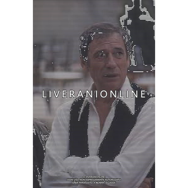 DIAP-RETROSPETTIVA YVES MONTAND ATTORE NELLA FOTO YVES MONTAND NELL\'ANNO 1973 GIOCA A BOCCE POINT SAINT PAUL DE VENCE AG ALDO LIVERANI SAS 